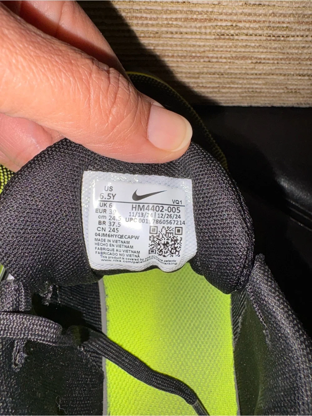 Nike Kids Black & Neon Green Athletic Sneakers 6.5Y